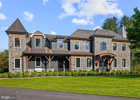 112 Dovecote Ln, Villanova, PA 19085