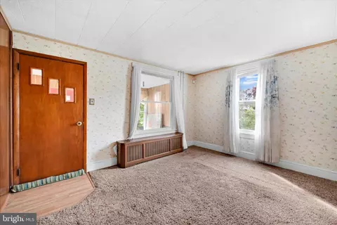 Living - 1666 Ward St, Marcus Hook, PA 19061 photo 1 of 3