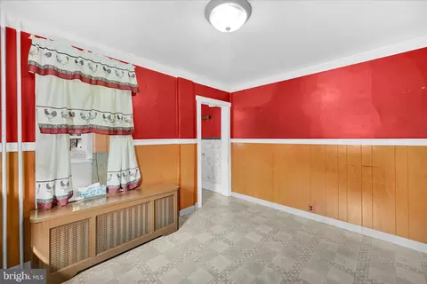 Entry Way - 1666 Ward St, Marcus Hook, PA 19061 photo 3 of 4