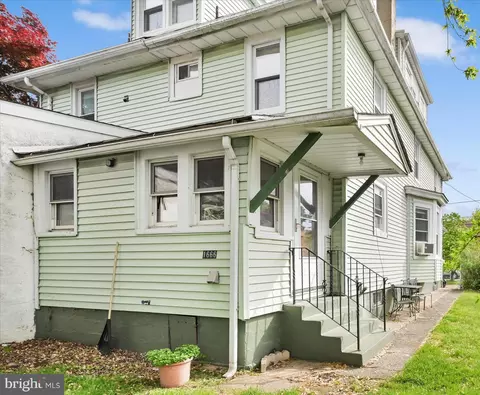 Exterior - 1666 Ward St, Marcus Hook, PA 19061 photo 5 of 8
