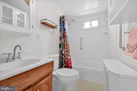 Bath - 1666 Ward St, Marcus Hook, PA 19061 photo 1 of 1