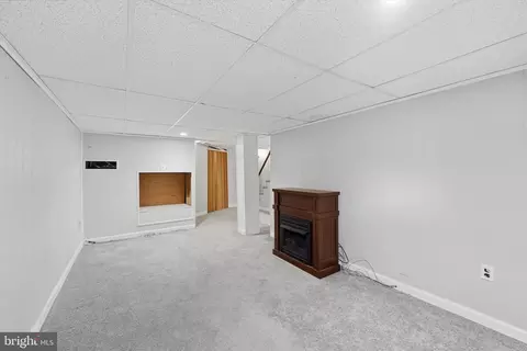 Living - 110 Academy Ln, Upper Darby, PA 19082 photo 4 of 4