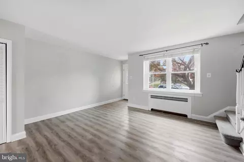 Living - 110 Academy Ln, Upper Darby, PA 19082 photo 3 of 4