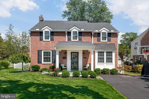 9 Pickwick Ln, Newtown Square, PA 19073