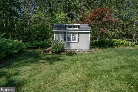 Exterior - 734 Woodcrest Rd, Wayne, PA 19087 photo 7 of 10