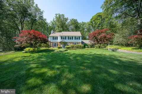 Exterior - 734 Woodcrest Rd, Wayne, PA 19087 photo 2 of 10