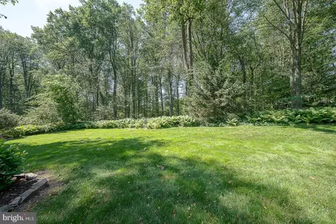 Exterior - 734 Woodcrest Rd, Wayne, PA 19087 photo 5 of 10