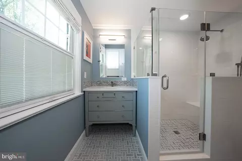 Bath - 734 Woodcrest Rd, Wayne, PA 19087 photo 1 of 4