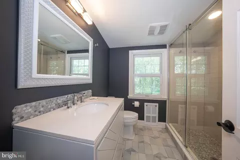 Bath - 734 Woodcrest Rd, Wayne, PA 19087 photo 4 of 4