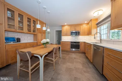 Kitchen - 734 Woodcrest Rd, Wayne, PA 19087 photo 2 of 2