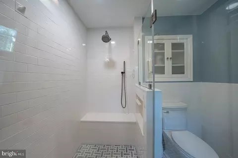 Bath - 734 Woodcrest Rd, Wayne, PA 19087 photo 2 of 4