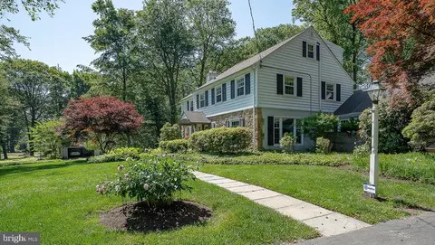 Exterior - 734 Woodcrest Rd, Wayne, PA 19087 photo 3 of 10