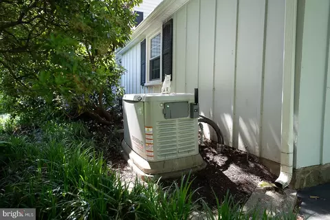 Exterior - 734 Woodcrest Rd, Wayne, PA 19087 photo 9 of 10
