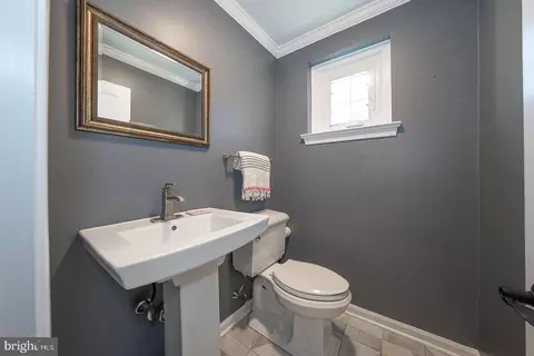 Entry Way - 734 Woodcrest Rd, Wayne, PA 19087 photo 2 of 4