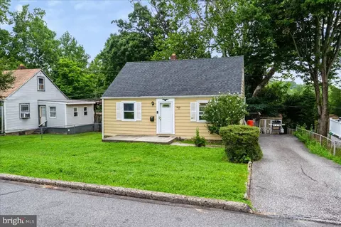 86 Mildred Ln, Aston, PA 19014