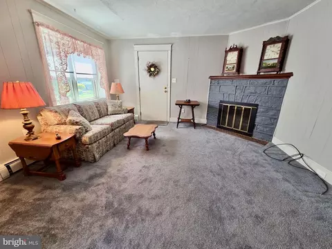 Living - 41 Wayne Ave, Springfield, PA 19064 photo 3 of 3