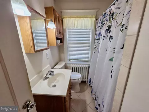 Bath - 41 Wayne Ave, Springfield, PA 19064 photo 1 of 1