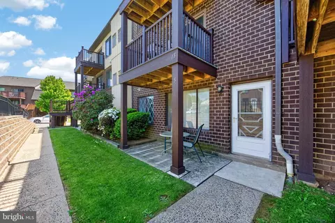5200 Hilltop Dr #M5, Brookhaven, PA 19015