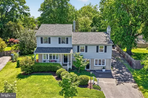 2225 E Helms Mnr, Ogden, PA 19061 photo 2