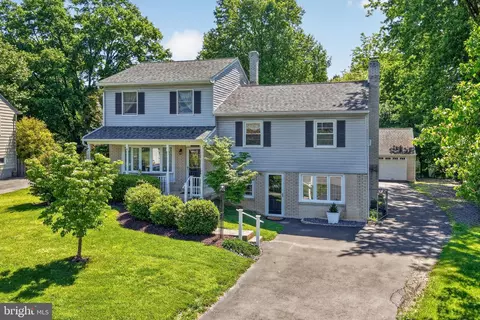 2225 E Helms Mnr, Ogden, PA 19061