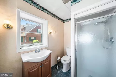 Bath - 649 Andrew Rd, Springfield, PA 19064 photo 1 of 4