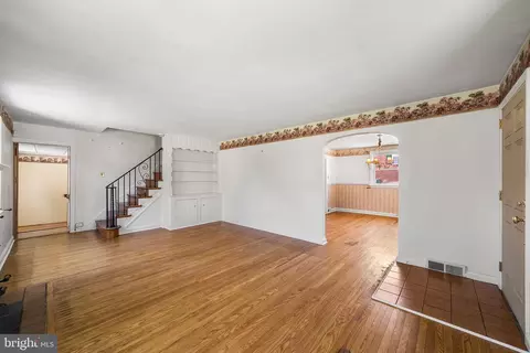 Living - 649 Andrew Rd, Springfield, PA 19064 photo 2 of 3