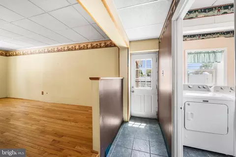 Entry Way - 649 Andrew Rd, Springfield, PA 19064 photo 2 of 3