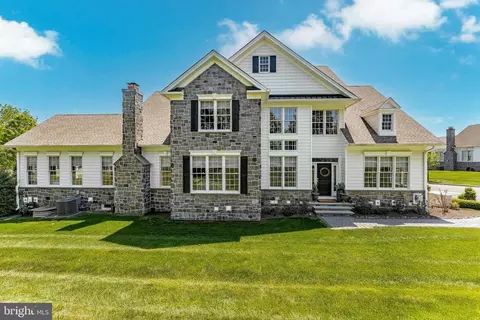 3858 Meadow View Farm Rd, Newtown Square, PA 19073
