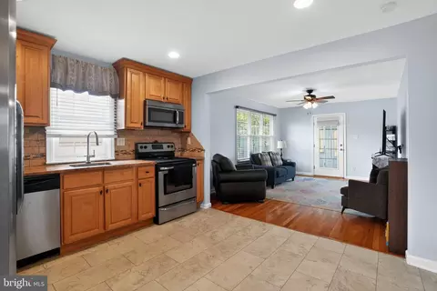 Entry Way - 405 Blakeley Rd, Wallingford, PA 19086 photo 2 of 9