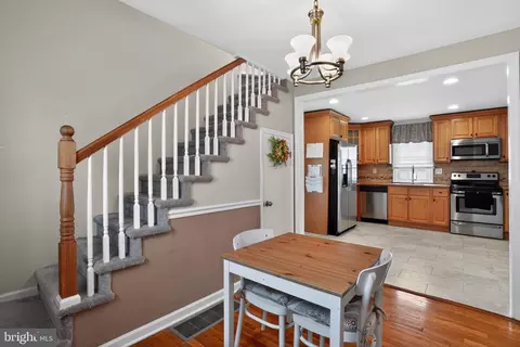Entry Way - 405 Blakeley Rd, Wallingford, PA 19086 photo 4 of 9