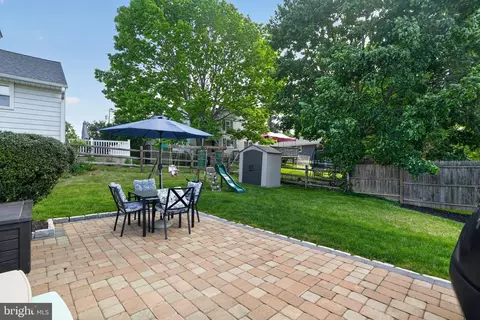 Exterior - 405 Blakeley Rd, Wallingford, PA 19086 photo 2 of 5