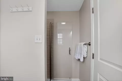Entry Way - 405 Blakeley Rd, Wallingford, PA 19086 photo 7 of 9