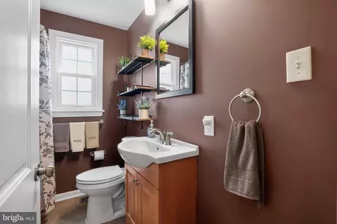 Entry Way - 405 Blakeley Rd, Wallingford, PA 19086 photo 5 of 9