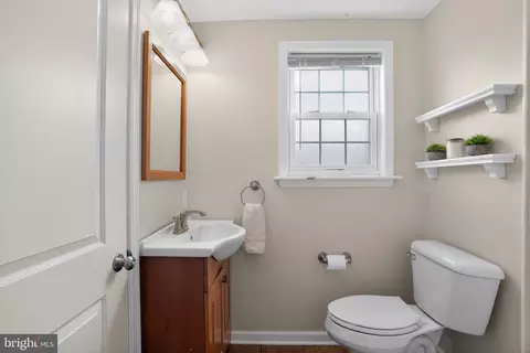 Bath - 405 Blakeley Rd, Wallingford, PA 19086 photo 1 of 1