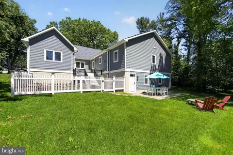 Exterior - 10 E Brookhaven Rd, Wallingford, PA 19086 photo 5 of 11