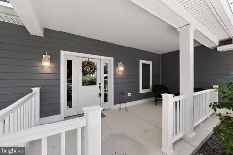 Exterior - 10 E Brookhaven Rd, Wallingford, PA 19086 photo 3 of 11