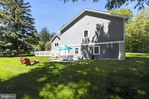 Exterior - 10 E Brookhaven Rd, Wallingford, PA 19086 photo 7 of 11