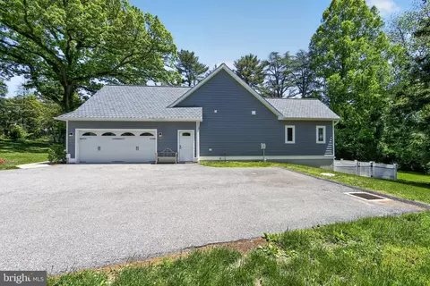 Exterior - 10 E Brookhaven Rd, Wallingford, PA 19086 photo 6 of 11