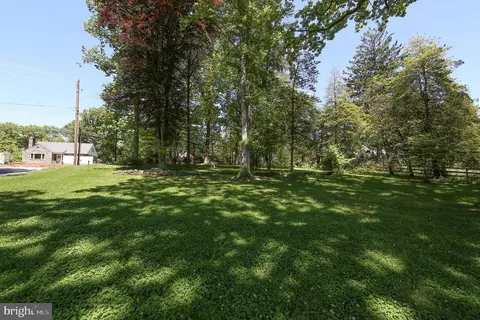 Exterior - 10 E Brookhaven Rd, Wallingford, PA 19086 photo 10 of 11