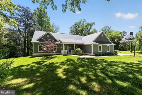 Exterior - 10 E Brookhaven Rd, Wallingford, PA 19086 photo 2 of 11