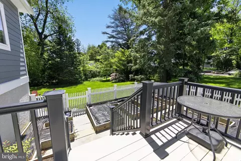 Exterior - 10 E Brookhaven Rd, Wallingford, PA 19086 photo 4 of 11