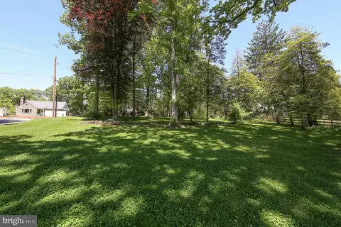 Exterior - 10 E Brookhaven Rd, Wallingford, PA 19086 photo 11 of 11