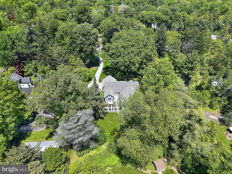 View/Area - 10 E Brookhaven Rd, Wallingford, PA 19086 photo 1 of 8