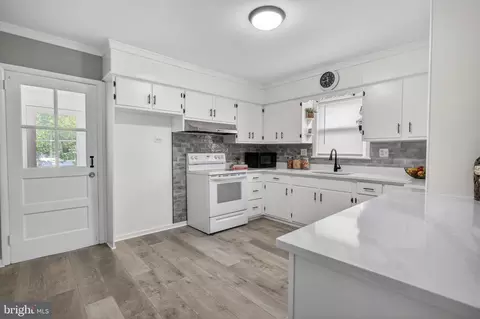 Entry Way - 1632 Huddell Ave, Marcus Hook, PA 19061 photo 2 of 3
