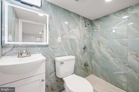 Bath - 238 Heather Rd, Upper Darby, PA 19082 photo 2 of 2