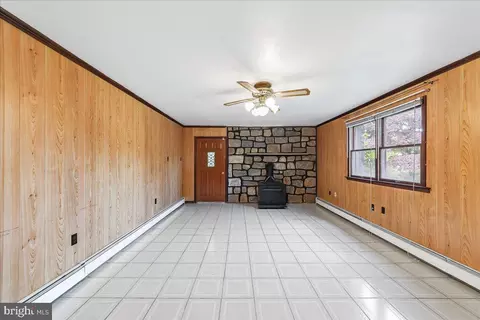 Living - 1359 Peach St, Boothwyn, PA 19061 photo 6 of 7