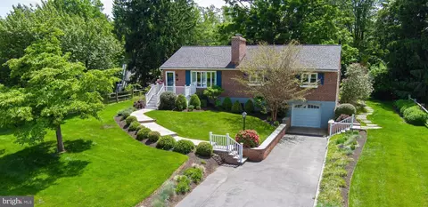 272 Overbrook Dr, Newtown Square, PA 19073