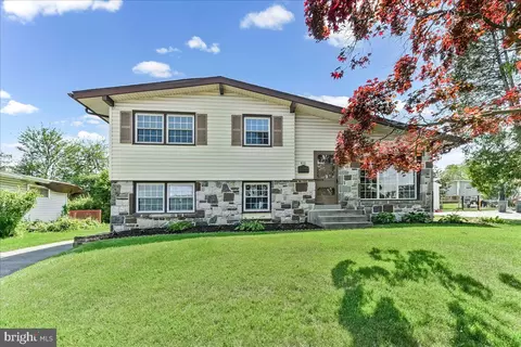 410 Lyndhurst Dr, Broomall, PA 19008