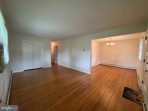 Living - 17 Walnut Rd, Wallingford, PA 19086 photo 1 of 4