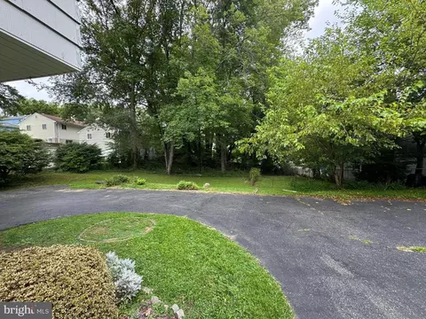 Exterior - 17 Walnut Rd, Wallingford, PA 19086 photo 2 of 3